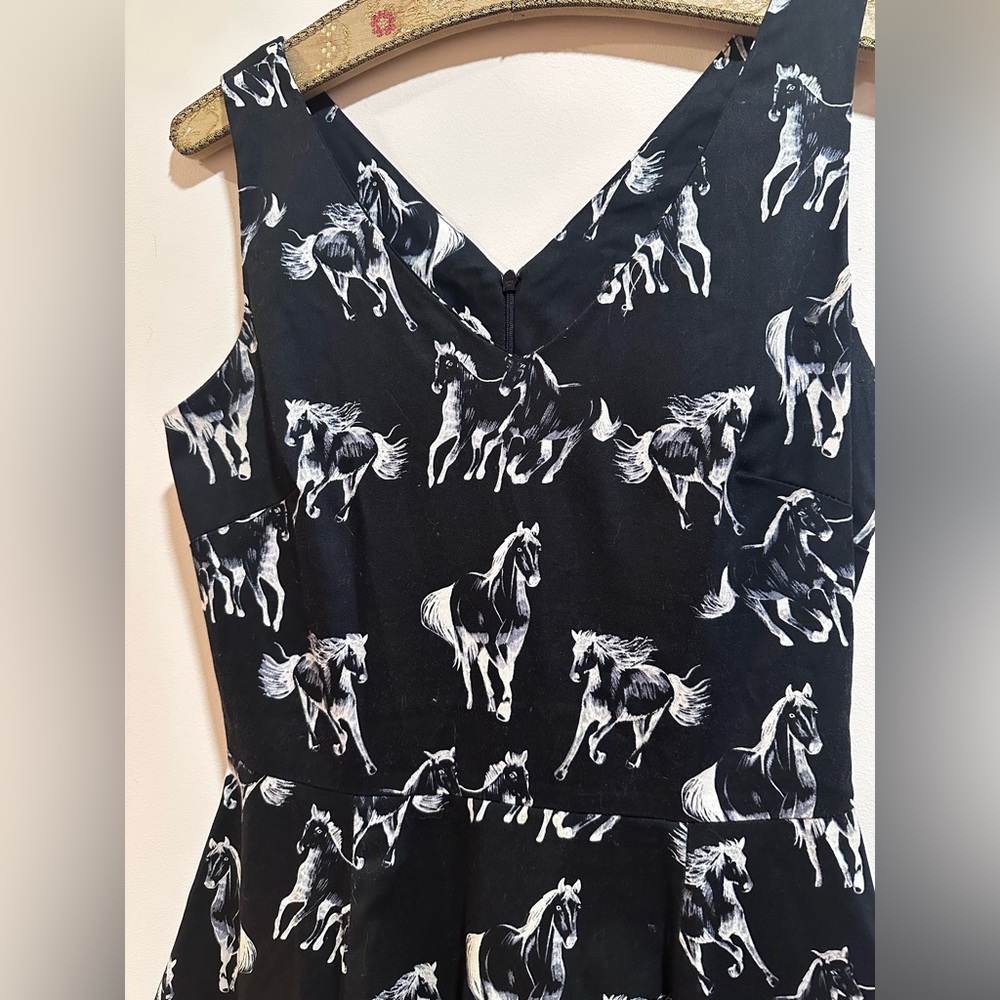 [RARE] Eva Rose Horse Print V-Neck Fit & Flare Dress - POCKETS! Small - Picture 8 of 10